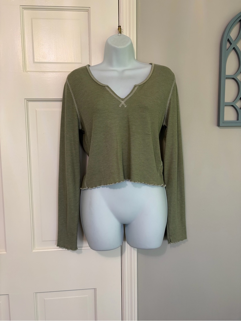American Eagle Outfitters Olive Green Cropped V-Neck Long Sleeve Top